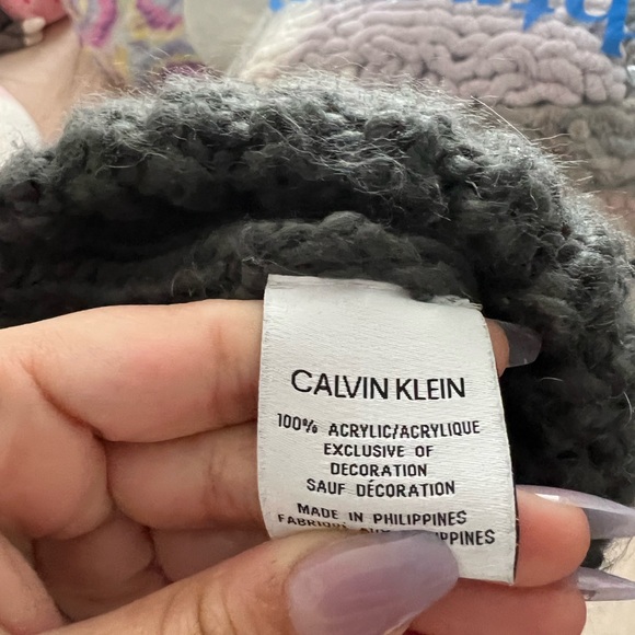 Calvin Klein Knitted hat - Picture 3 of 3